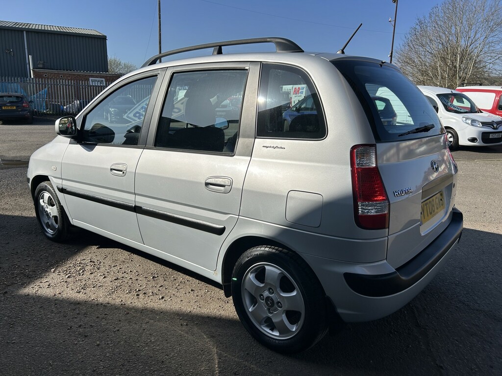 Hyundai Matrix Hatchback 1.6 White #3