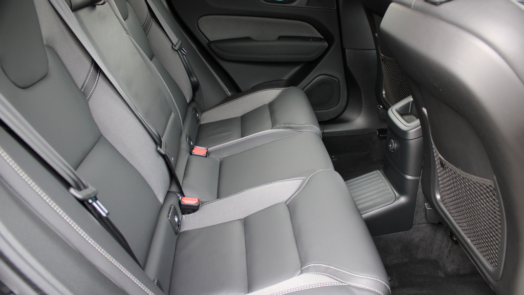 Volvo XC60 T6 Awd Phev Plus Black Edition Harmankardon Soun RV75VBO Black #6