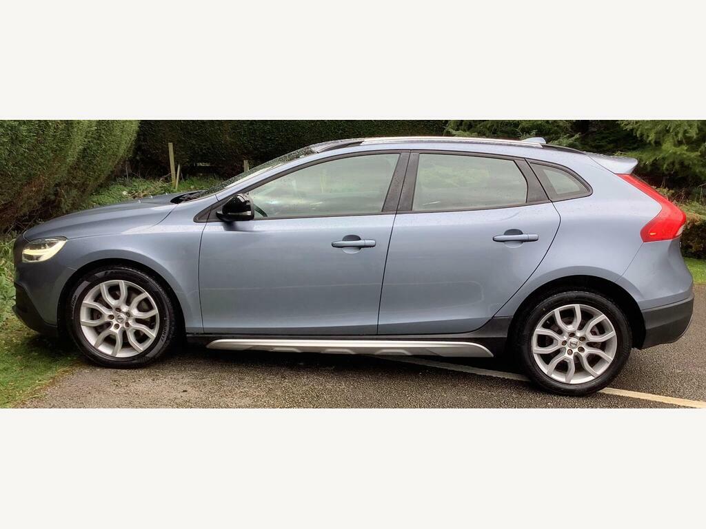 Volvo V40 Cross Country 1.5 T3 Gpf Nav Plus Euro 6 S S FX68GOP Blue #4