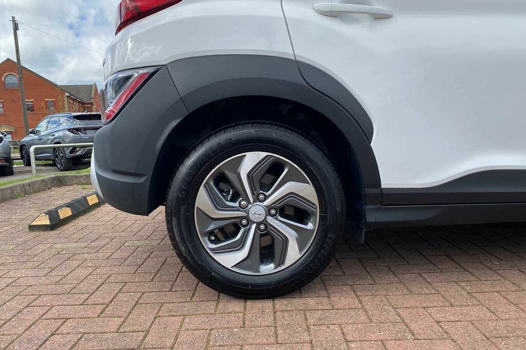 Hyundai Kona 1.6 Gdi Hybrid Se Connect Dct White #4