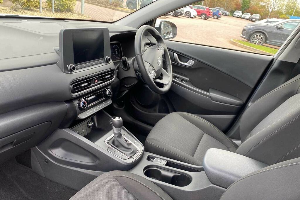 Hyundai Kona 1.6 Gdi Hybrid Se Connect Dct White #2