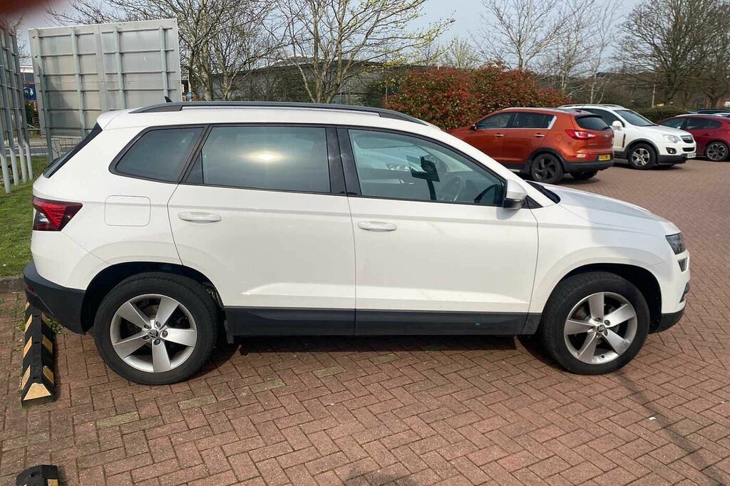 Skoda Karoq 1.0 Tsi Se Dsg White #4