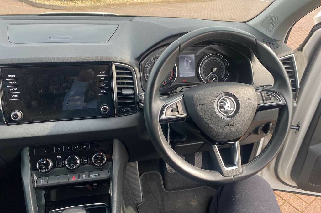 Skoda Karoq 1.0 Tsi Se Dsg White #6