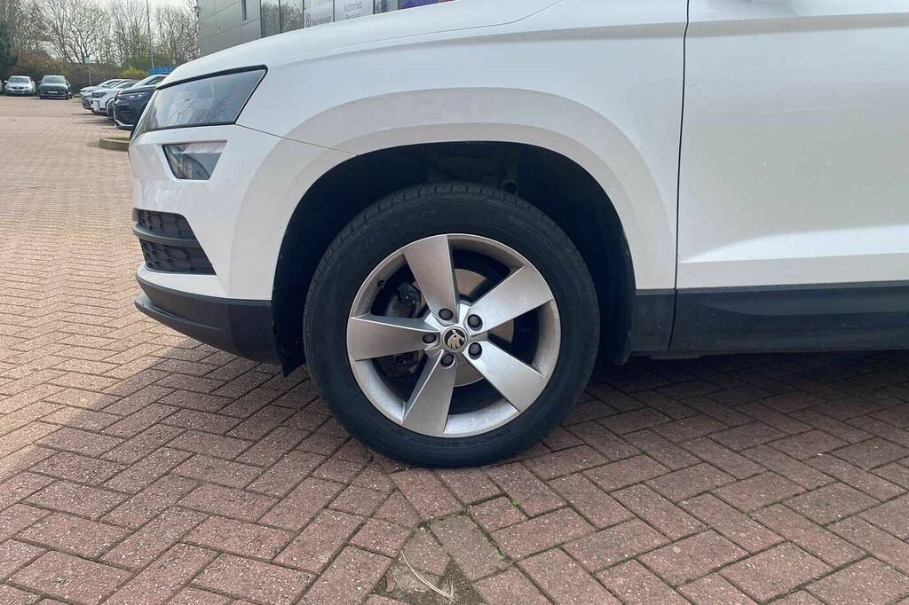 Skoda Karoq 1.0 Tsi Se Dsg White #5