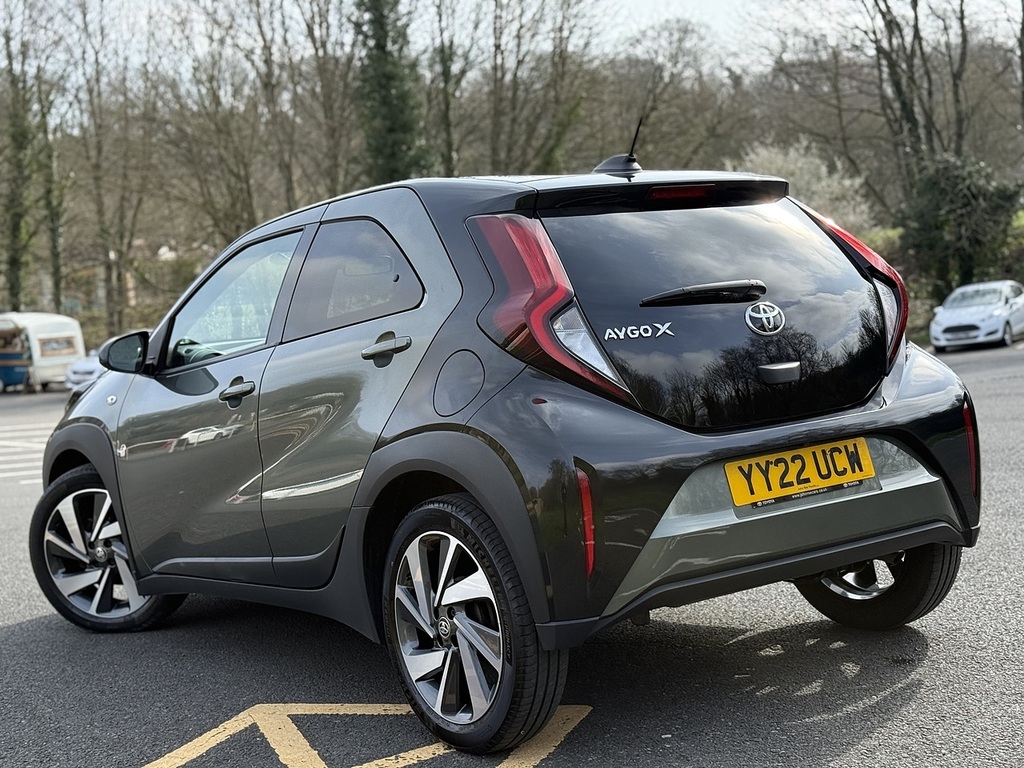Toyota Aygo X 1.0 Vvt-i Edge Hatchback Euro 6 YY22UCW Green #3