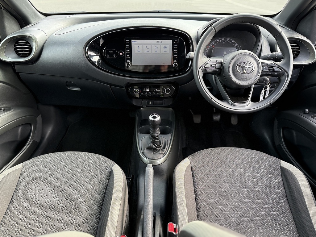 Toyota Aygo X 1.0 Vvt-i Edge Hatchback Euro 6 YY22UCW Green #2