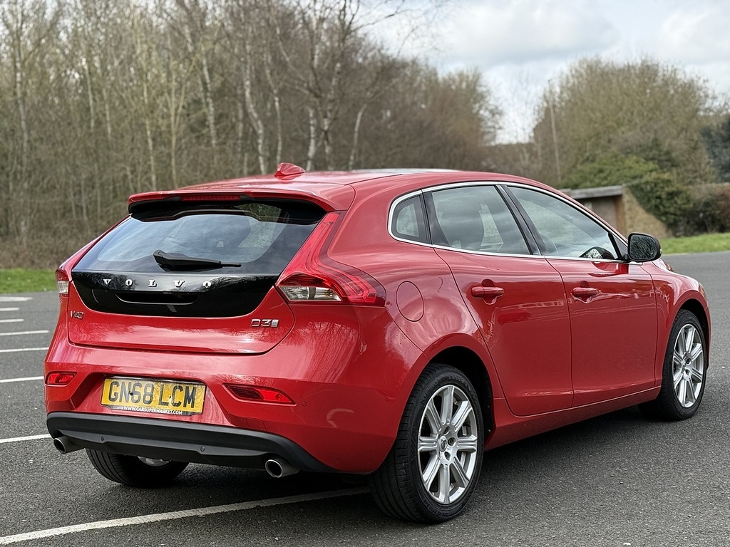 Volvo V40 2.0 D3 Inscription Hatchback Eur Red #3