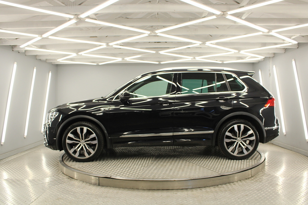 Volkswagen Tiguan Suv VU17VUA Black #2