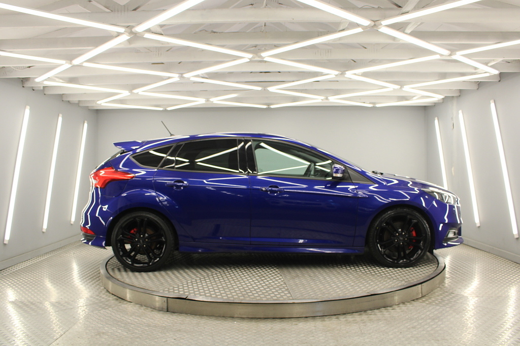 Ford Focus Hatchback EK17EPO Blue