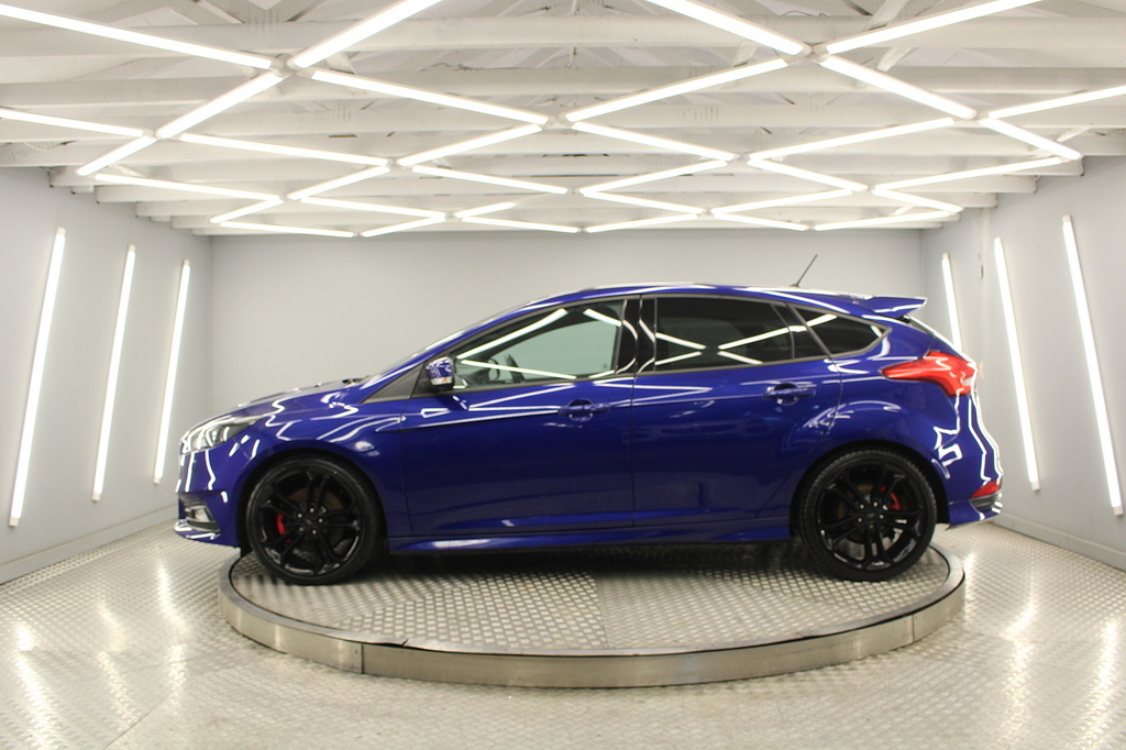 Ford Focus Hatchback EK17EPO Blue #2