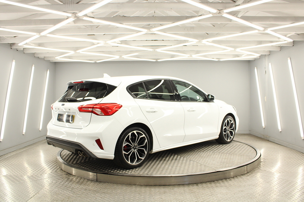 Ford Focus Hatchback PJ69HCP White #4