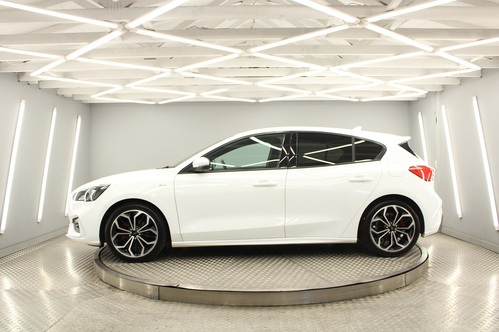 Ford Focus Hatchback PJ69HCP White #2