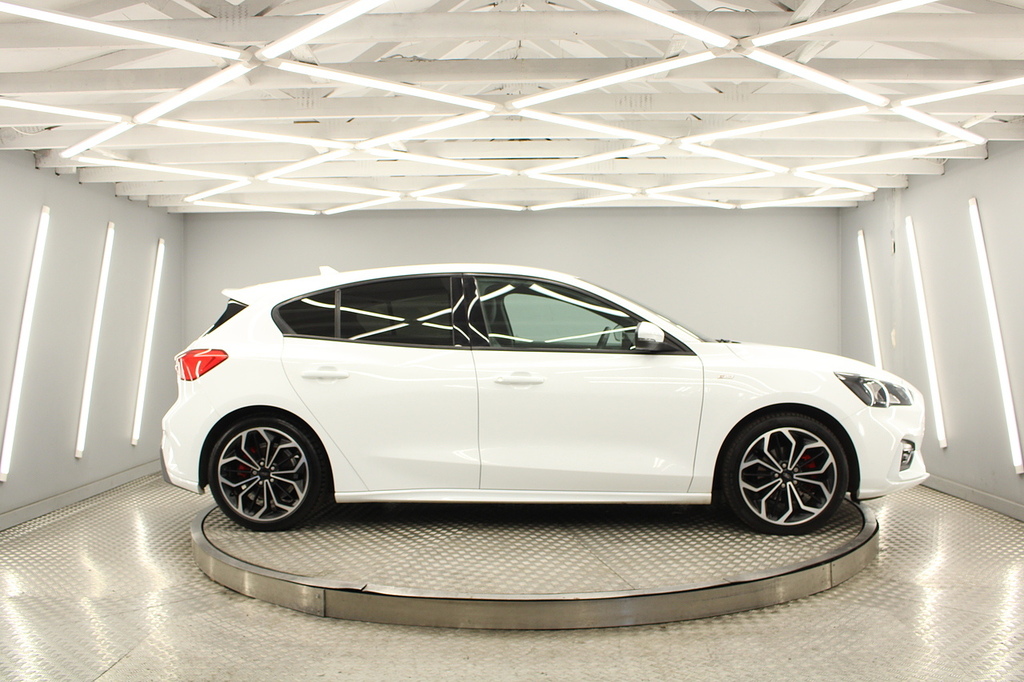 Ford Focus Hatchback PJ69HCP White