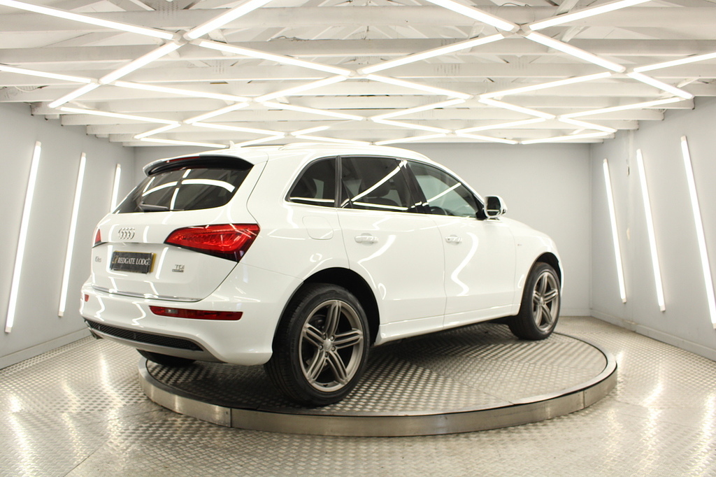 Audi Q5 Suv LV66OWB White #3