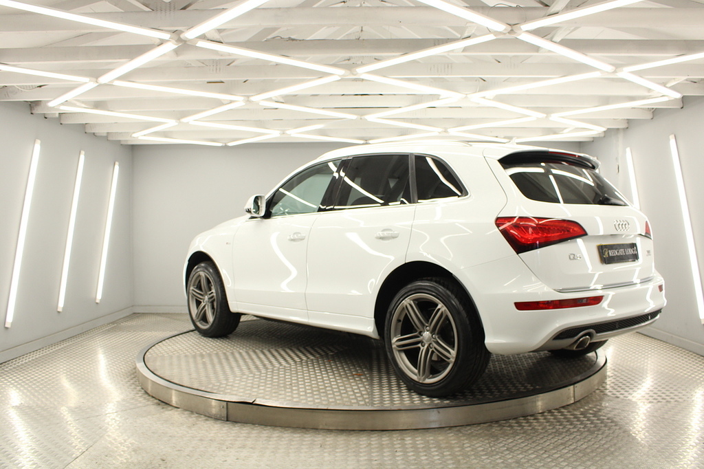Audi Q5 Suv LV66OWB White #4