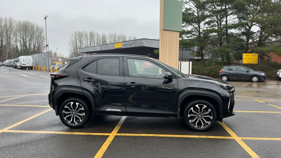 Toyota Yaris Cross Toyota Yaris Cross 1.5 Hybrid Design Cvt Black #2