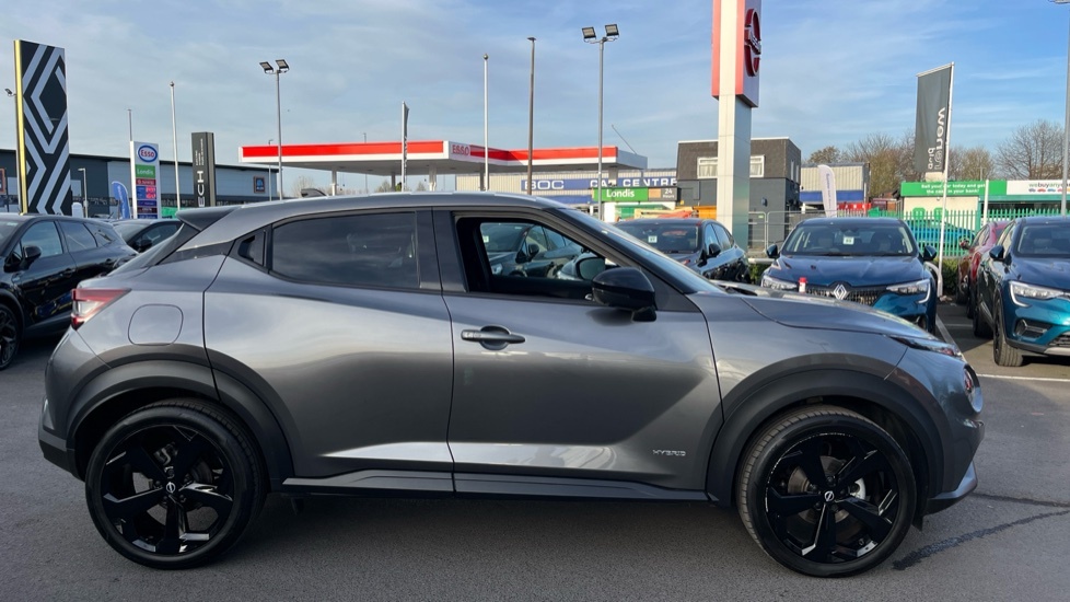 Nissan Juke Nissan Juke 1.6 Hybrid Tekna PJ25YDO Grey #2