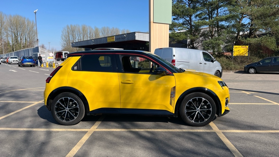 Renault 5 E-Tech Renault 5 90Kw Iconic Five Urban Range 40 Kwh CA75LWD Yellow #2