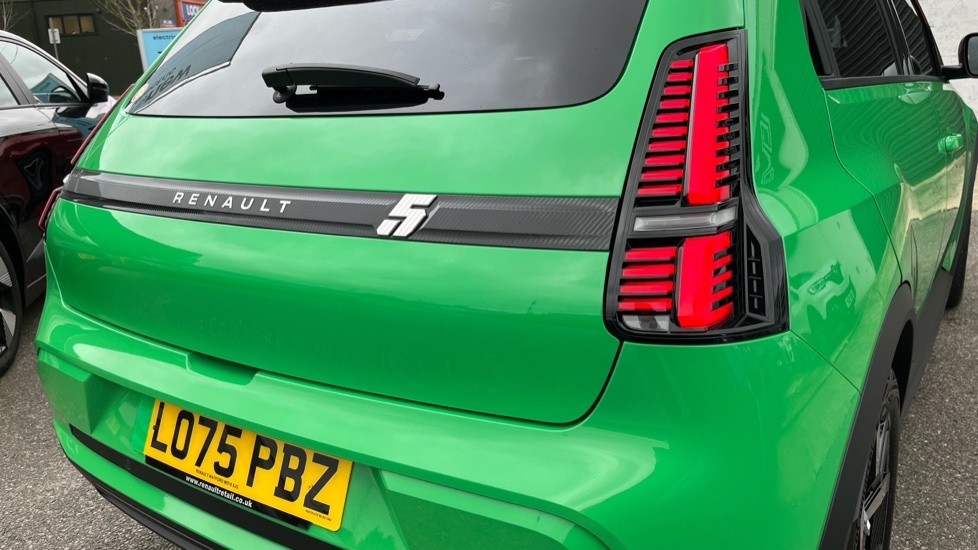Renault 5 Techno E-tech Comfort Range - Huge Spec Hig Green #65
