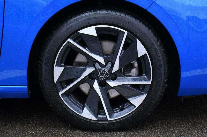 Peugeot 308 1.5 Bluehdi Allure Premium Hatchback Ea Blue #4