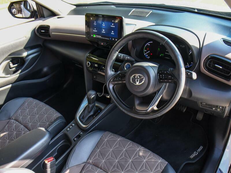 Toyota Yaris Cross 1.5 Vvt-h Excel Suv Hybrid E-cvt Euro 6 KV24NNL White #3