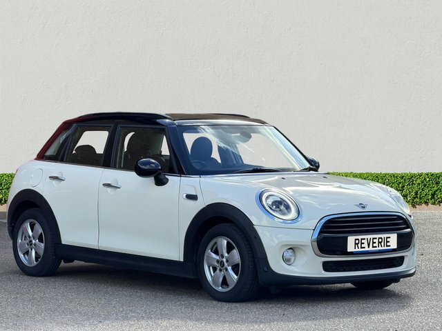Mini Hatch 1.5 Cooper Hatchback Steptronic Euro 6 White