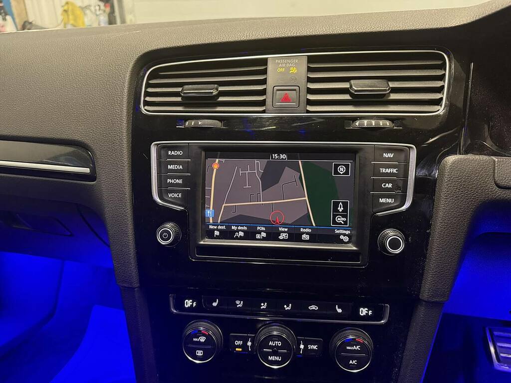 Volkswagen Golf Tsi Bluemotion Tech R YH66UCD White #3