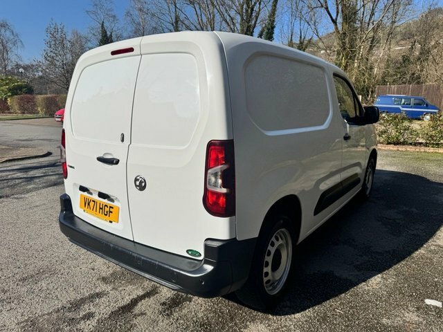 Vauxhall Combo Mpv VK71HGF White #4