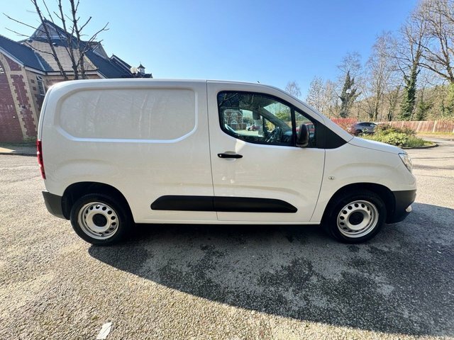 Vauxhall Combo Mpv VK71HGF White #5