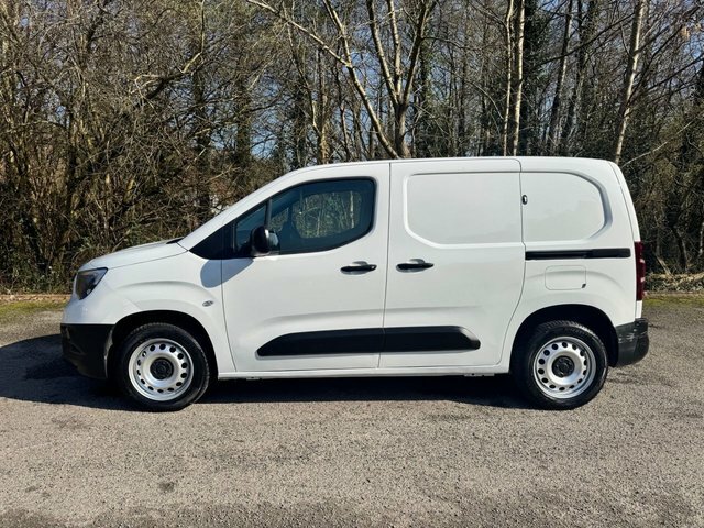 Vauxhall Combo Mpv VK71HGF White #2