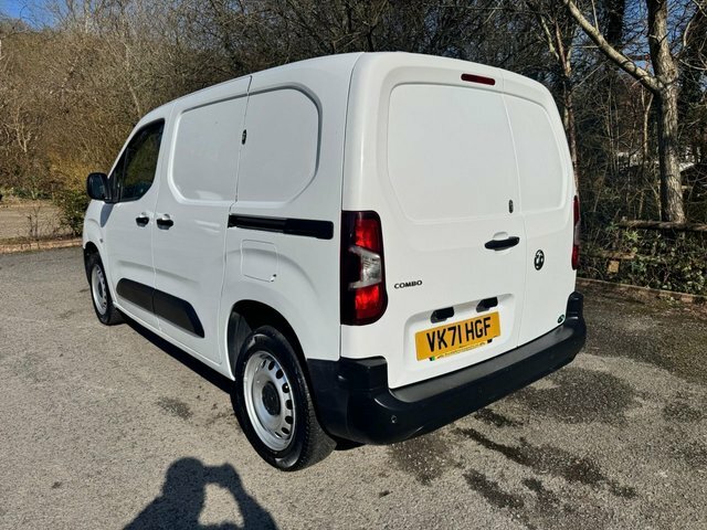 Vauxhall Combo Mpv VK71HGF White #3