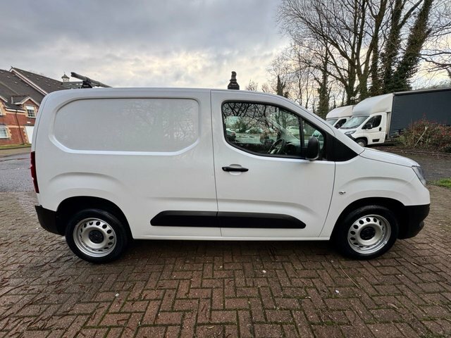 Vauxhall Combo Mpv OV21KPG White #5
