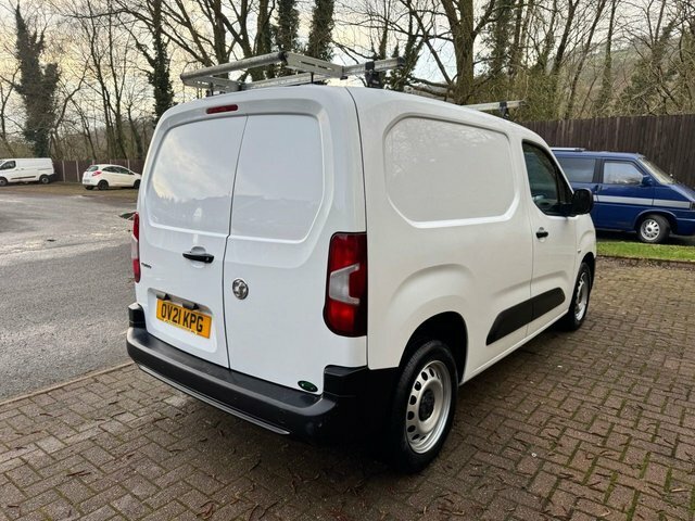 Vauxhall Combo Mpv OV21KPG White #4