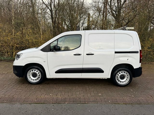 Vauxhall Combo Mpv OV21KPG White #2