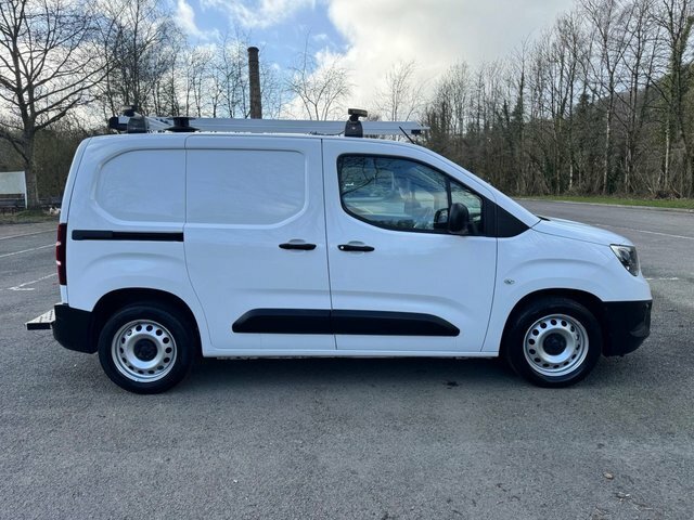 Vauxhall Combo Mpv FE19UMO White #5