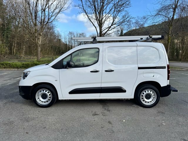 Vauxhall Combo Mpv FE19UMO White #2