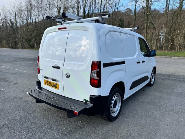Vauxhall Combo Mpv FE19UMO White #4