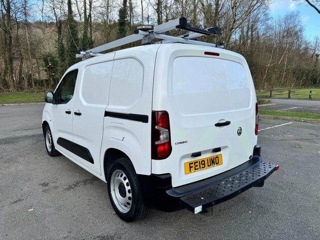 Vauxhall Combo Mpv FE19UMO White #3