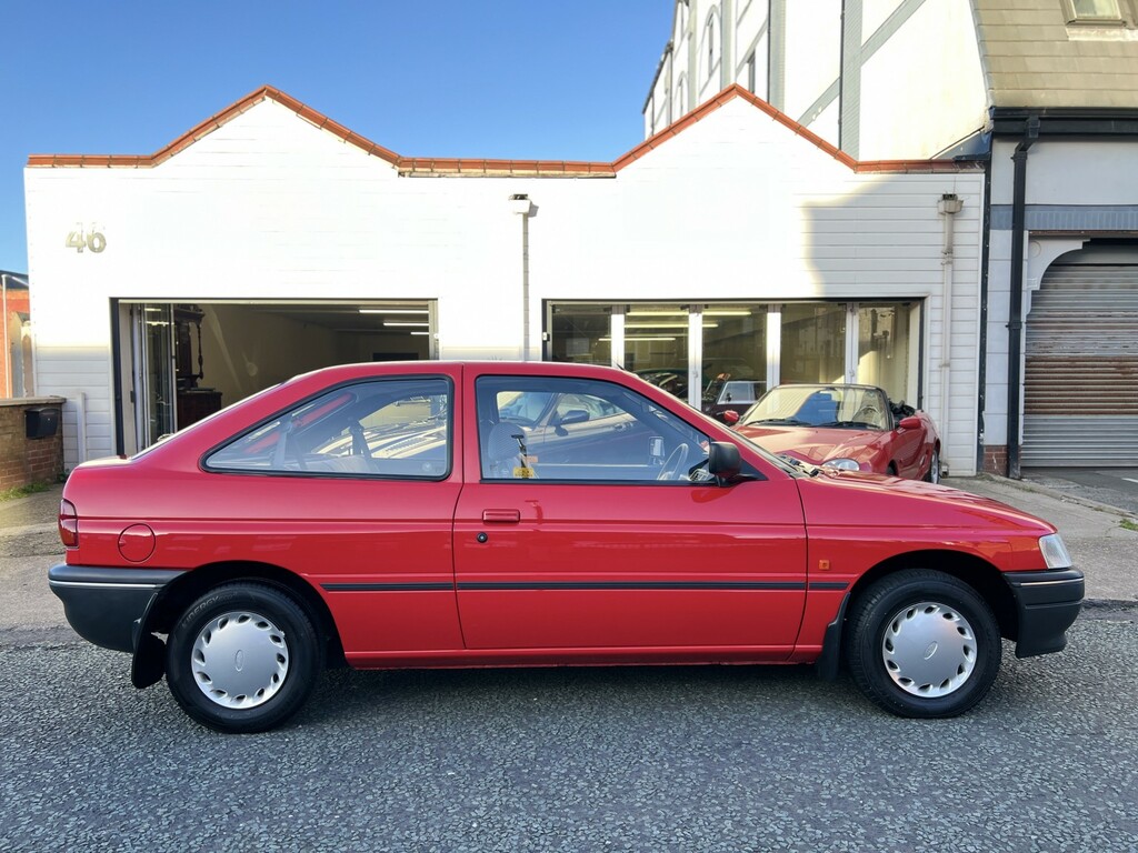 Ford Escort 1.8D Popular Mk5 Red #4
