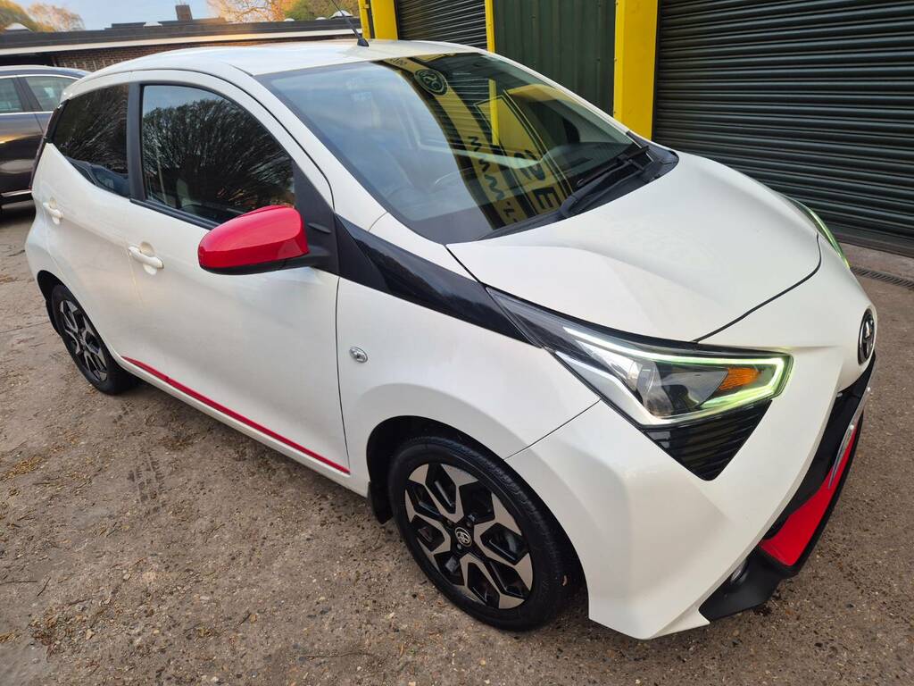 Toyota Aygo 1.0 Vvt-i X-trend HJ69LFO White #3