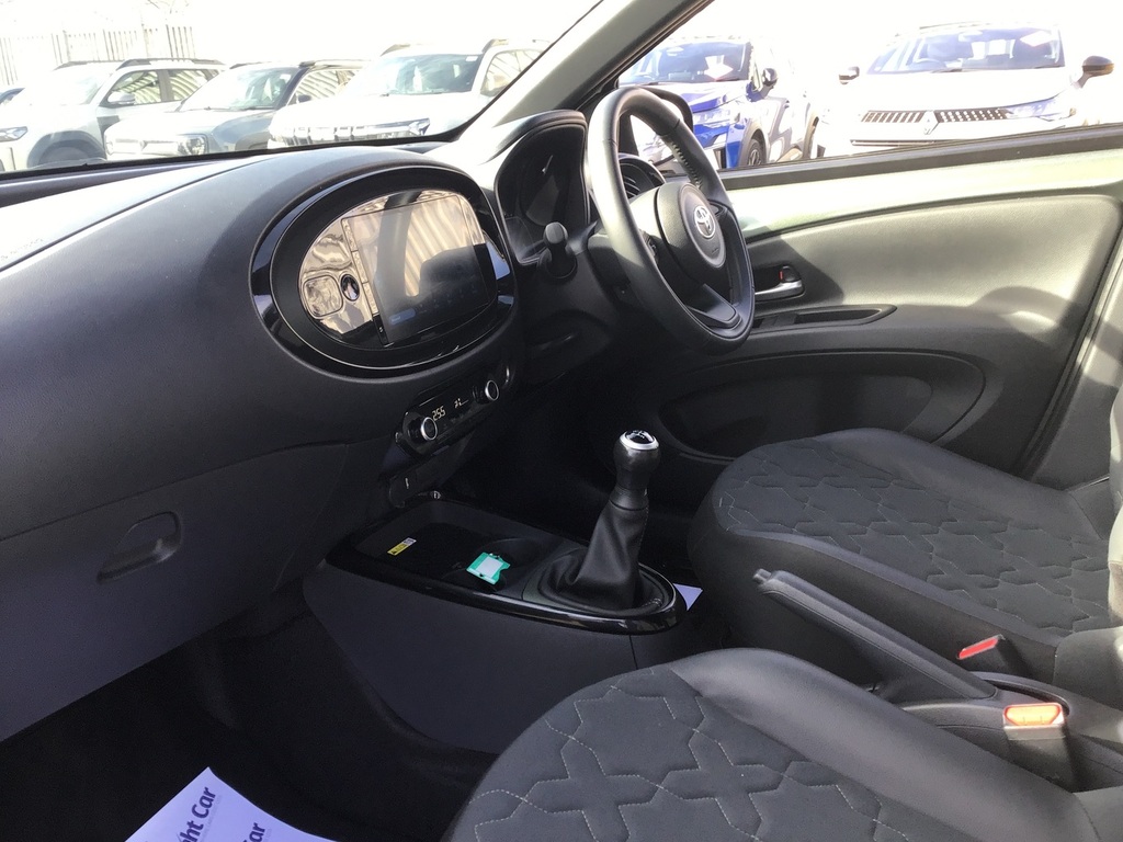 Toyota Aygo X 1.0 Vvt-i Exclusive - 2023 72 YW72KHL Green #2