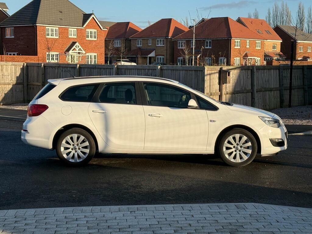 Vauxhall Astra 1.6 Cdti Blueinjection Design Sports Tourer White