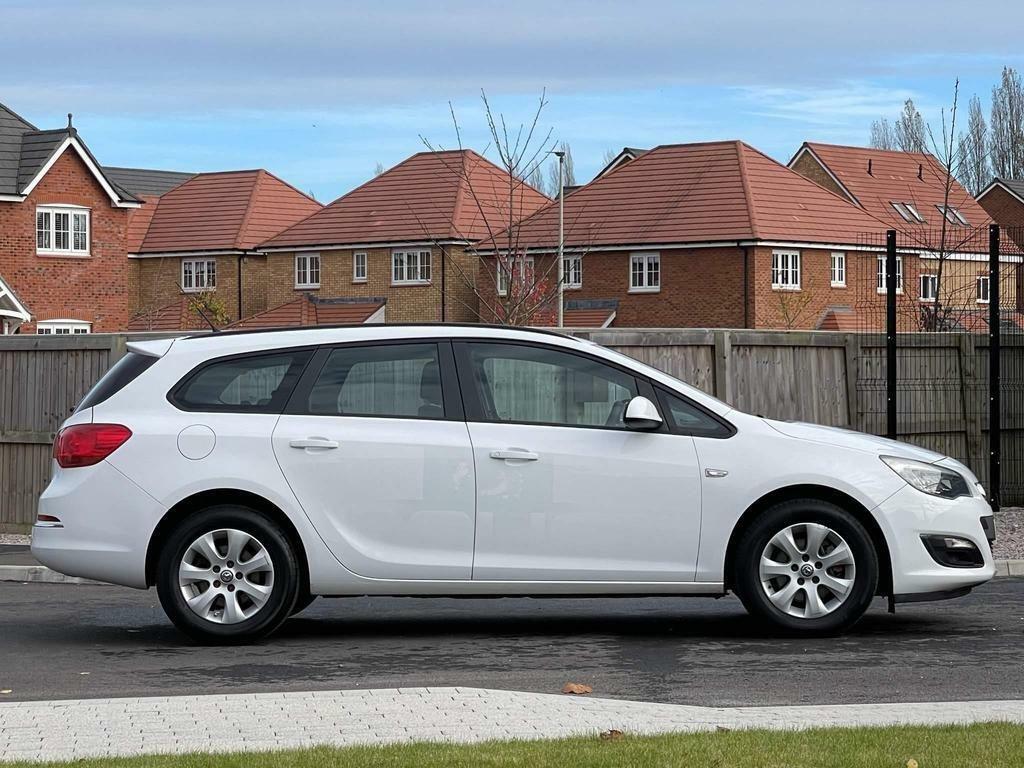 Vauxhall Astra 1.6 Cdti Blueinjection Design Sports Tourer Euro 6 White
