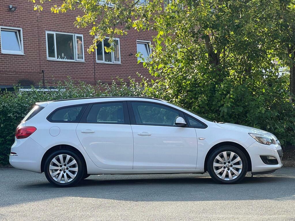 Vauxhall Astra 1.6 Cdti Ecoflex Design Sports Tourer Euro 6 S S White