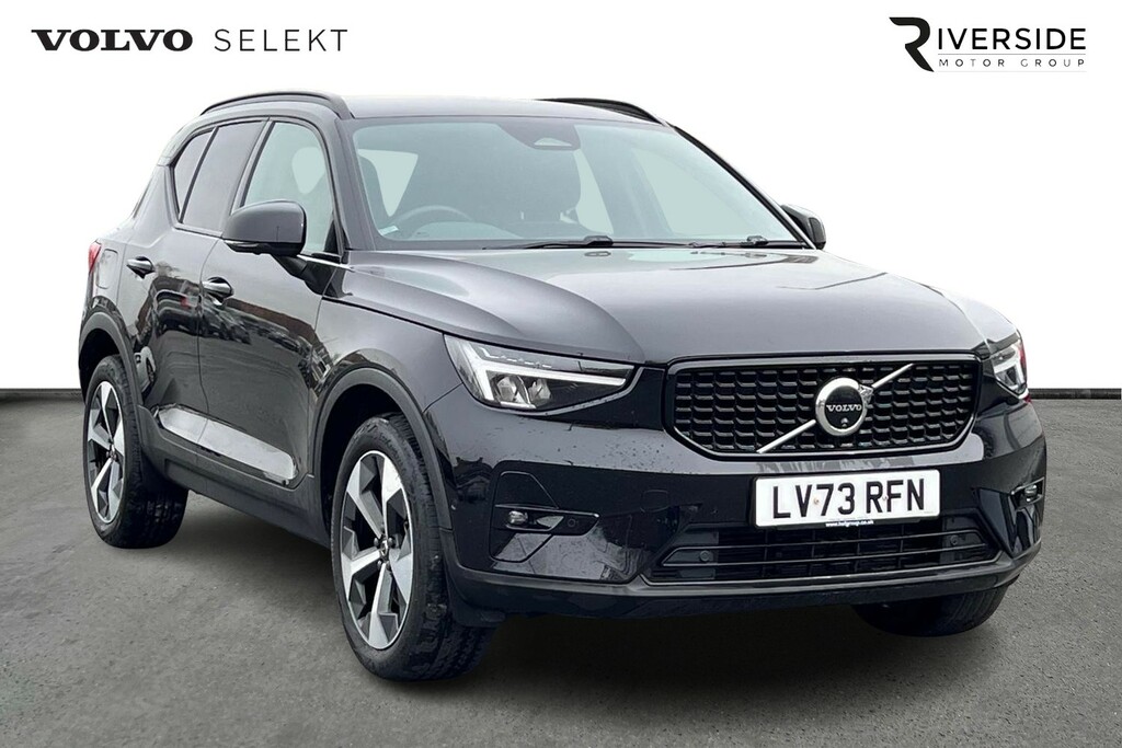 Volvo XC40 Plus, B4 Mild Hybrid, Dark 19 Alloys T LV73RFN Black