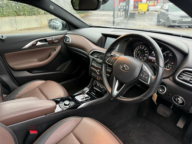 Infiniti QX30 D Premium Tech Black #16