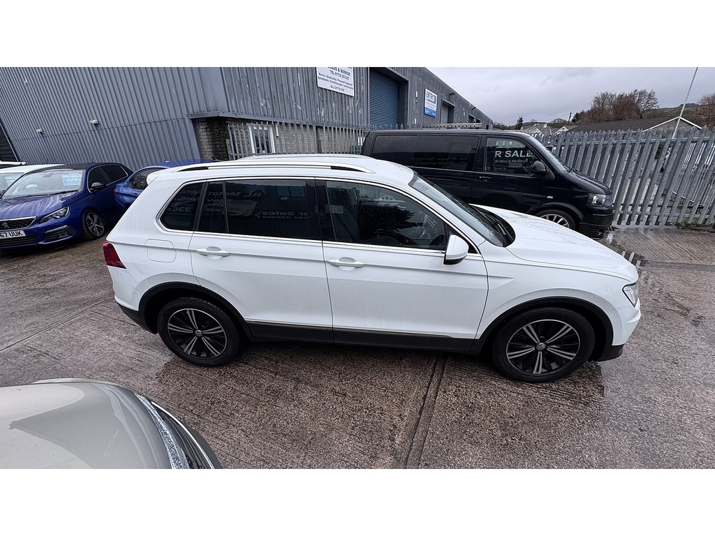 Volkswagen Tiguan Tdi Se Navigation YK67ZCE White #3