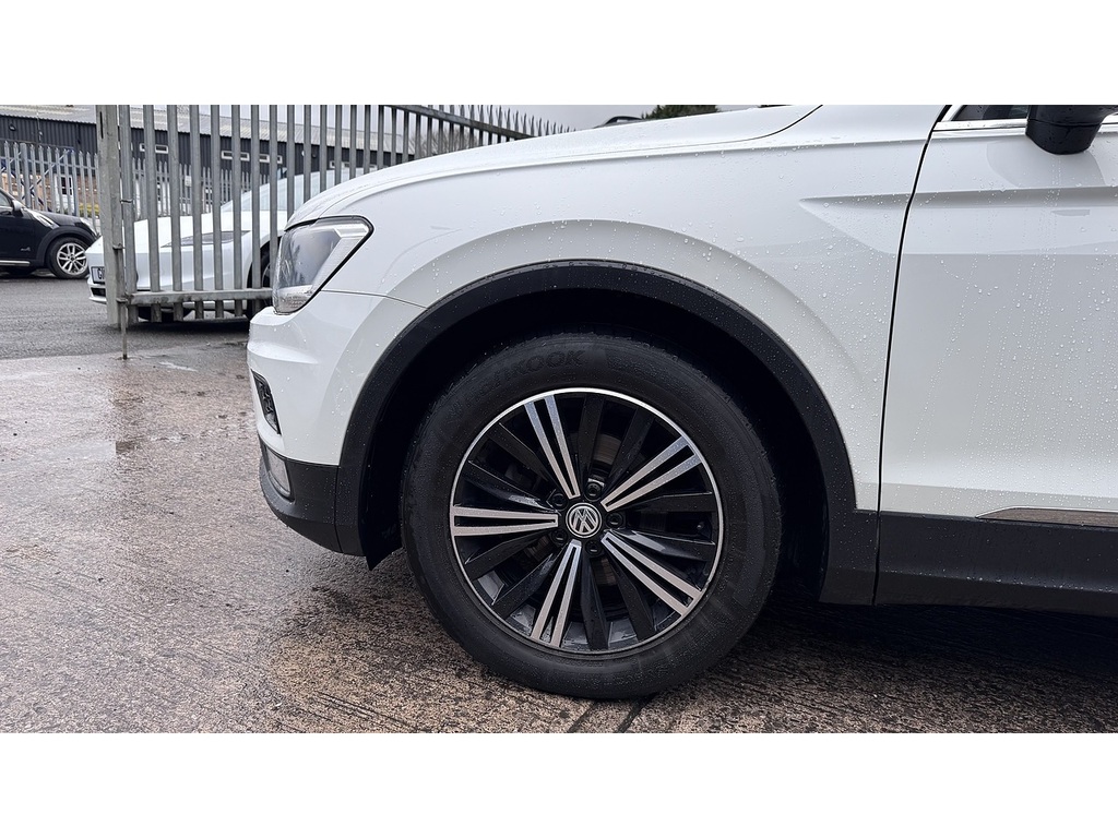 Volkswagen Tiguan Tdi Se Navigation YK67ZCE White #6