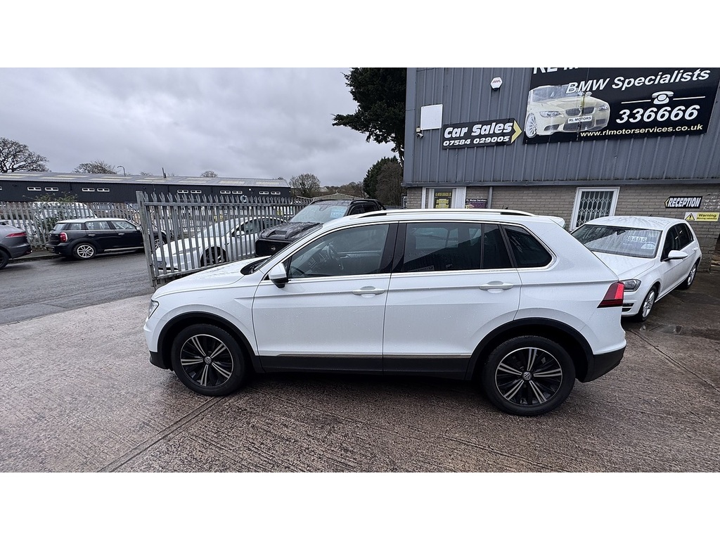 Volkswagen Tiguan Tdi Se Navigation YK67ZCE White #2