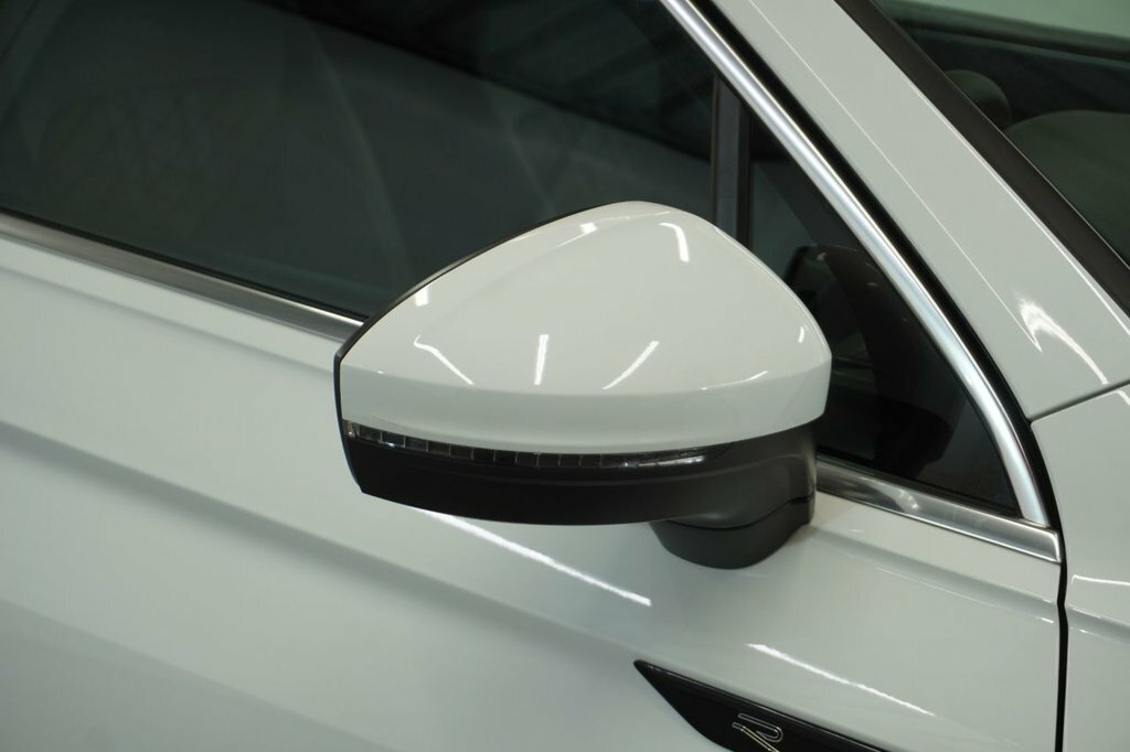 Volkswagen Tiguan 2L R-line NU21MYF White #4